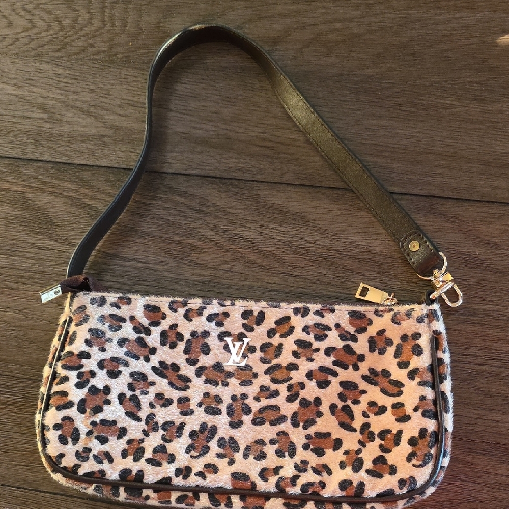 Leopard Print Shoulder Bag with Black Strap - Picture 2 of 3